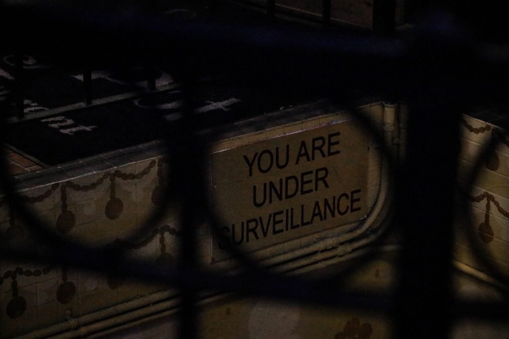 Pegasus, Galileo e FinFisher: por que a indústria de vigilância global é legalizada?