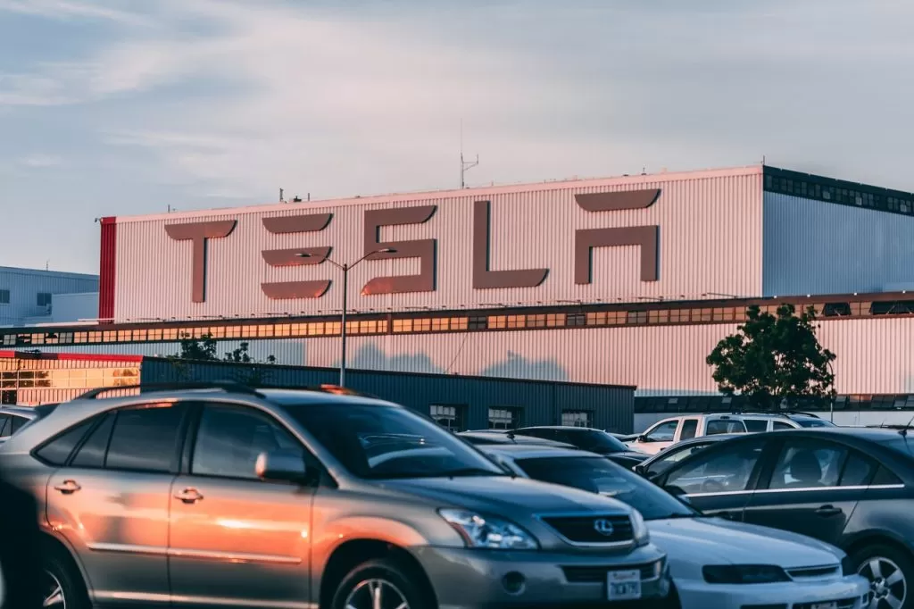 Fachada da fabricante de carros elétricos Tesla
