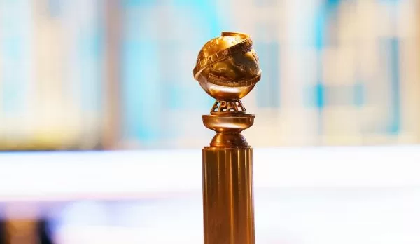 Na foto, um troféu do Globo de Ouro 2022; para acompanhar a cerimônia deste ano somente por redes sociais