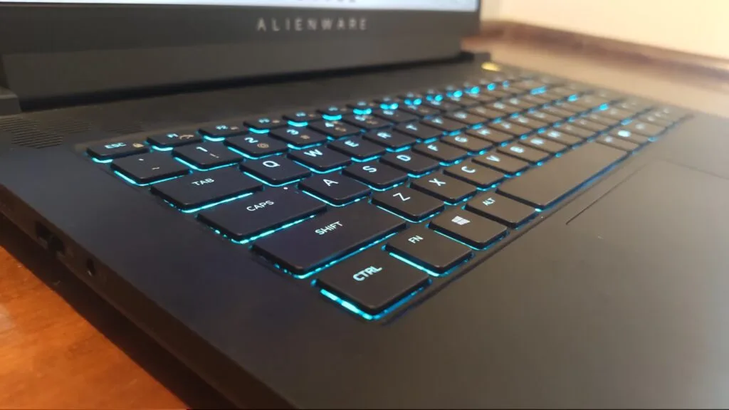Alienware M15 R6 - teclado