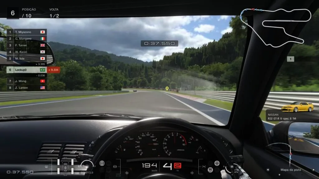 Gran Turismo 7 - cockpit durante corrida