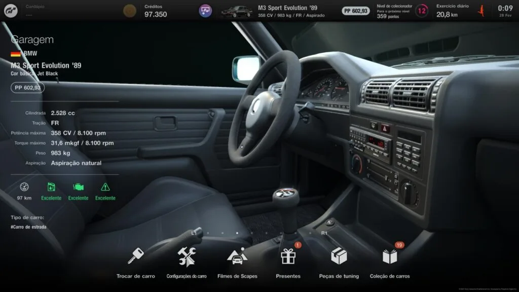 Gran Turismo 7 - vista do cockpit na garagem