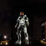 Halo: SP ganha holograma gigante de Master Chief em ativação da Paramount+; veja imagens