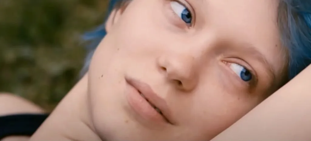 Captura de tela de uma cena do filme Azul é a Cor Mais Quente, que estreia em julho na Amazon Prime Video, com a atriz Léa Seydoux