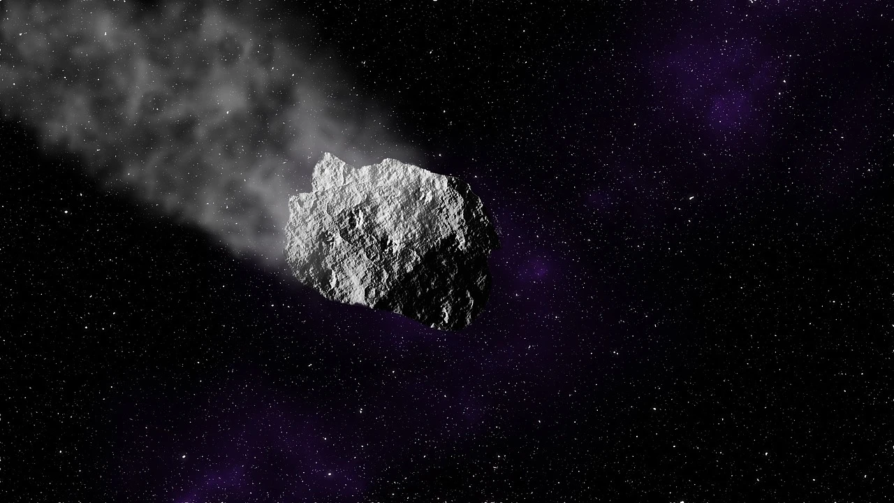 Imagem mostra um asteroide girando no espaço, possivelmente se dirigindo à Terra